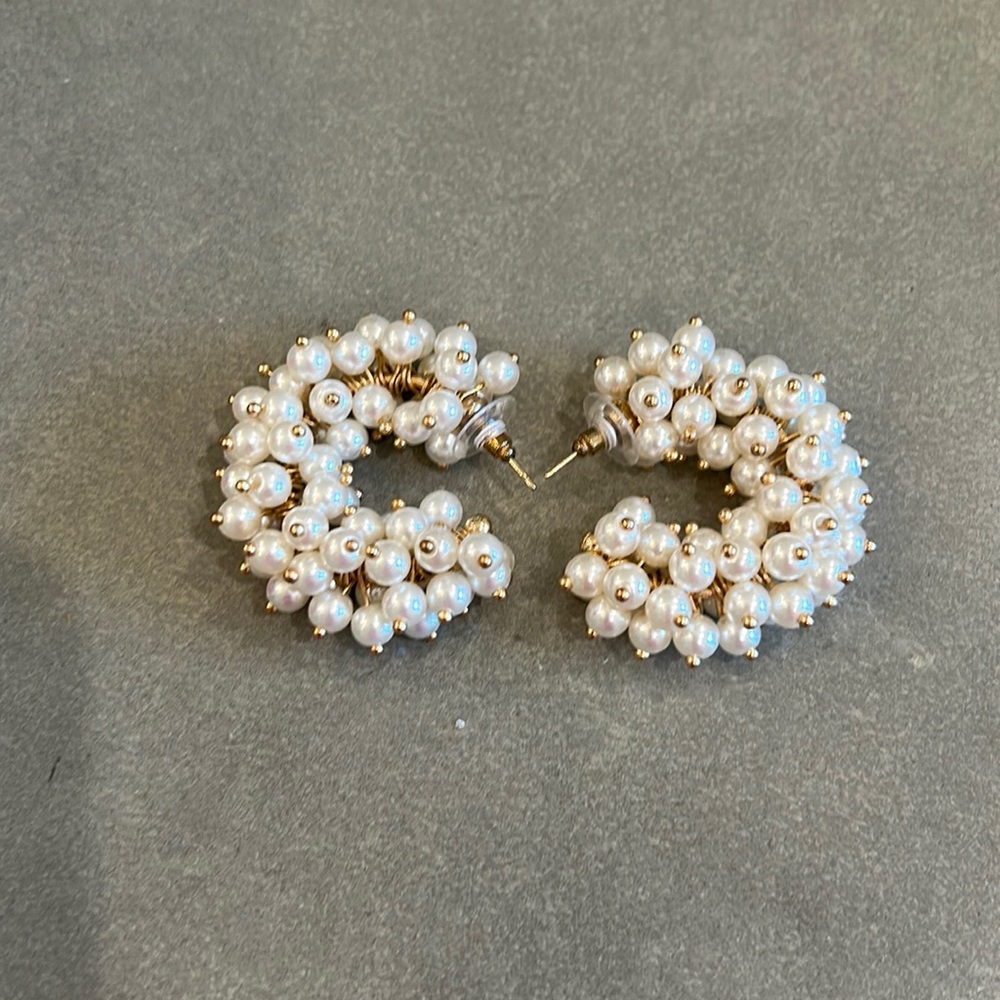 Beaded pearl hoop earrings cream and gold
